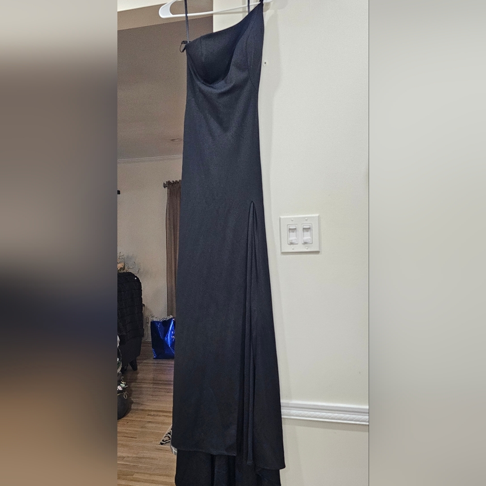 La Femme One-Shoulder Jersey Gown - Picture 5 of 13